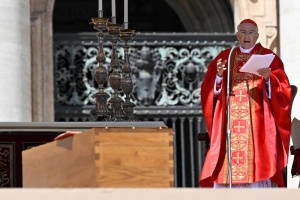 kardynał Giovanni Battista re